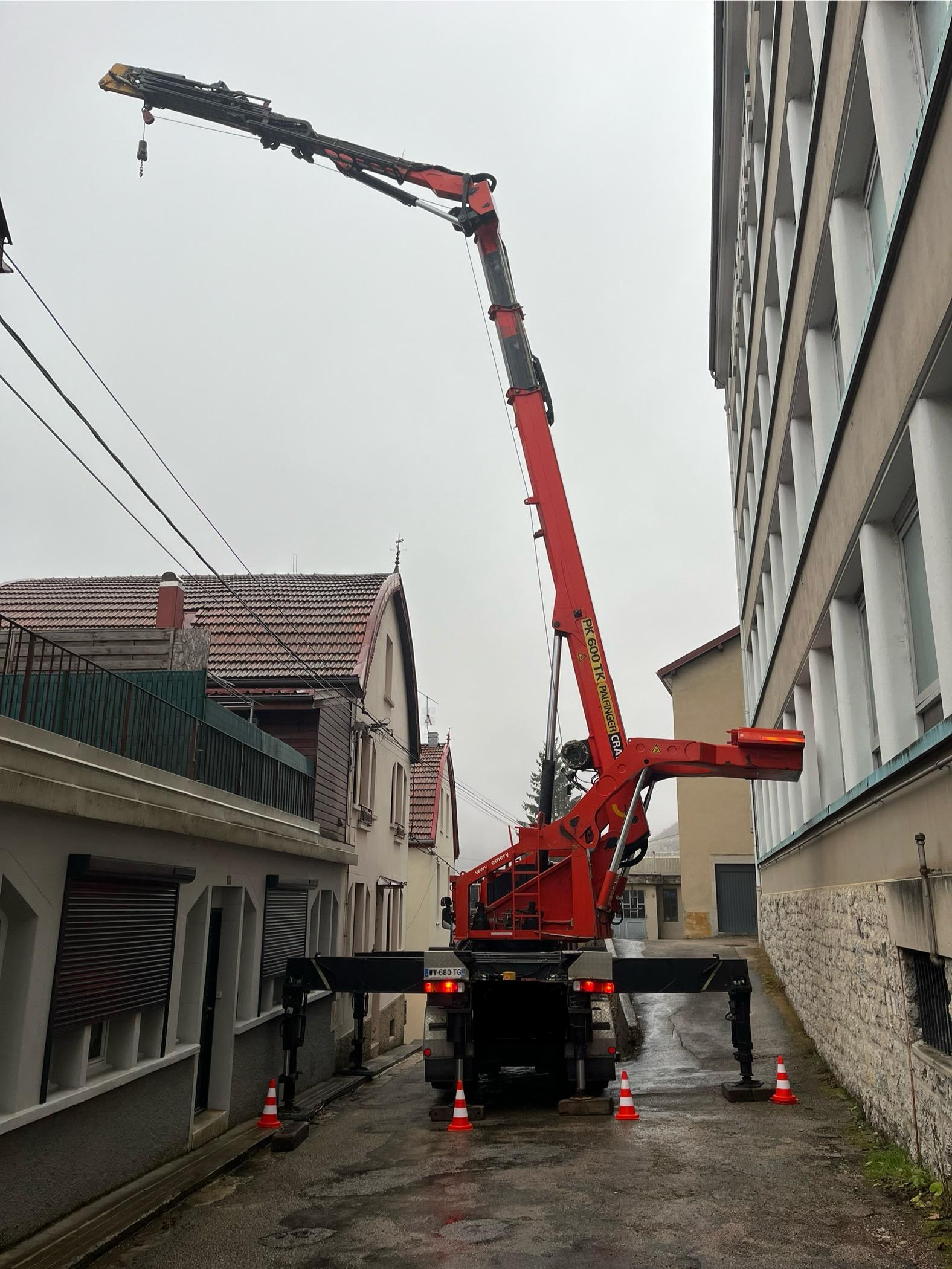 Levage de bois en hauteur dans le Jura — SAS POLYVIER